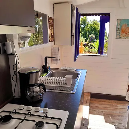 Charming House In With Private Garden Σπίτι διακοπών