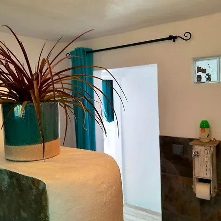 Charming House In With Private Garden *