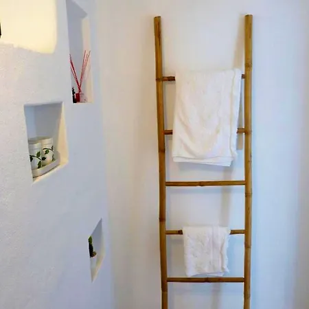 Charming House In With Private Garden