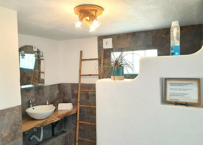 Dom wakacyjny Charming House In With Private Garden Figueira da Foz