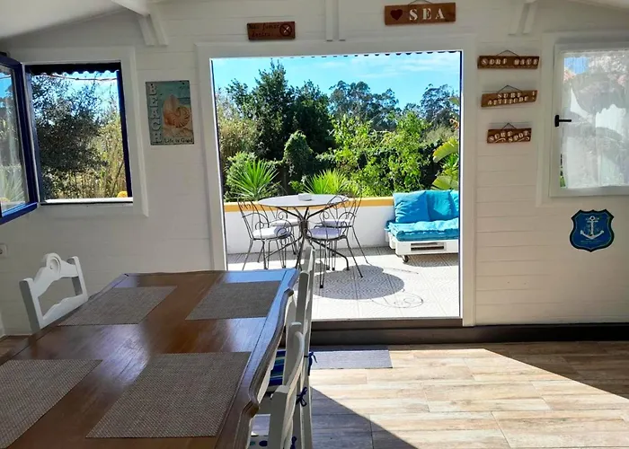Dom wakacyjny Charming House In With Private Garden Figueira da Foz