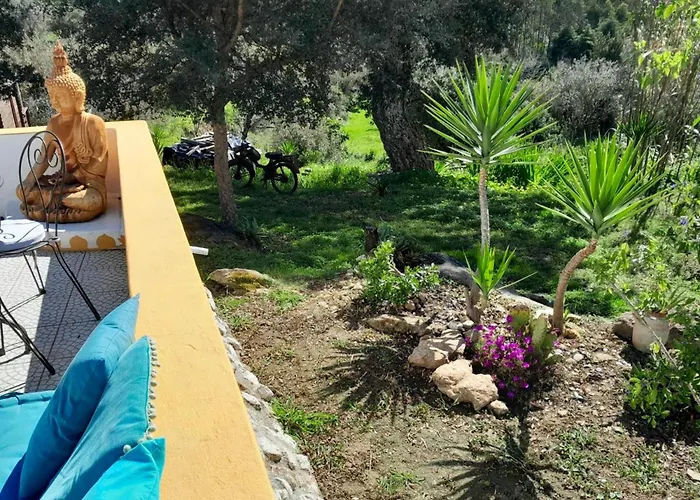 Dom wakacyjny Charming House In With Private Garden Figueira da Foz