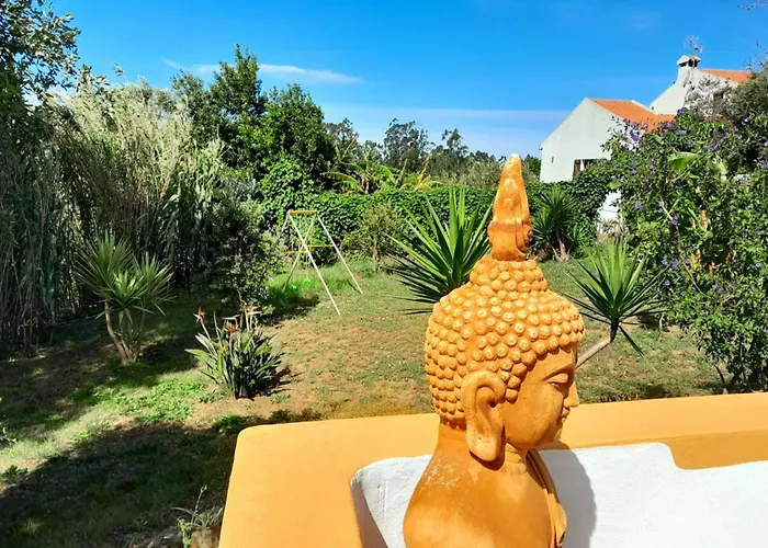 Dom wakacyjny Charming House In With Private Garden Figueira da Foz