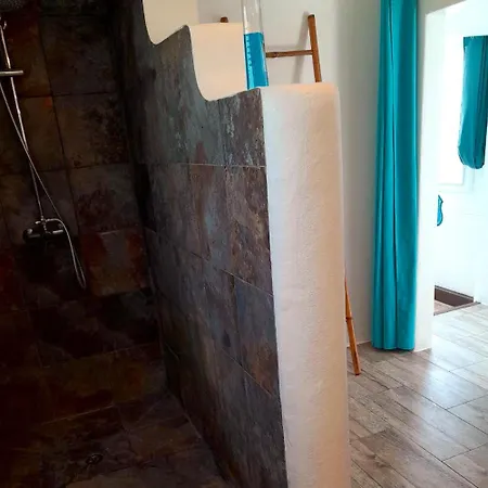 Prázdninový dům Charming House In With Private Garden