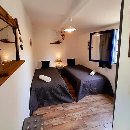 Charming House In With Private Garden *