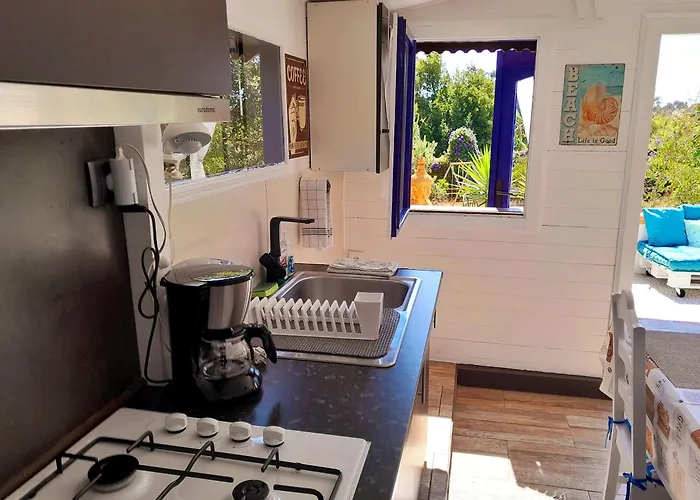 Charming House In With Private Garden Feriehus