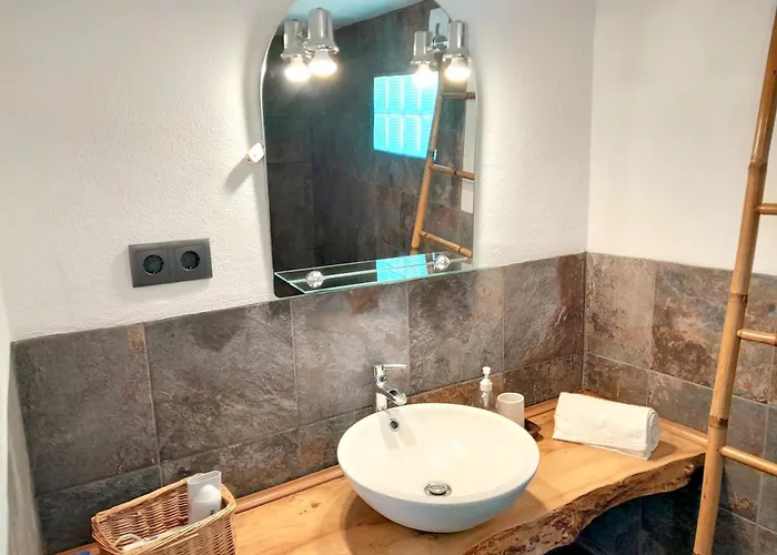 Charming House In With Private Garden Feriehus *