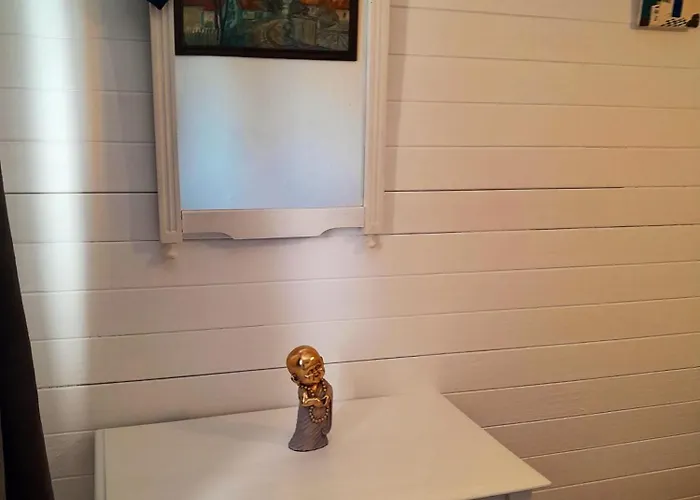 Charming House In With Private Garden Feriehus