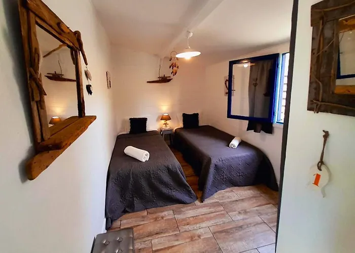 Charming House In With Private Garden *